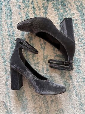 New In Box Sigerson Morrison Plum 2 Pumps with Double Ankle Straps Lurex